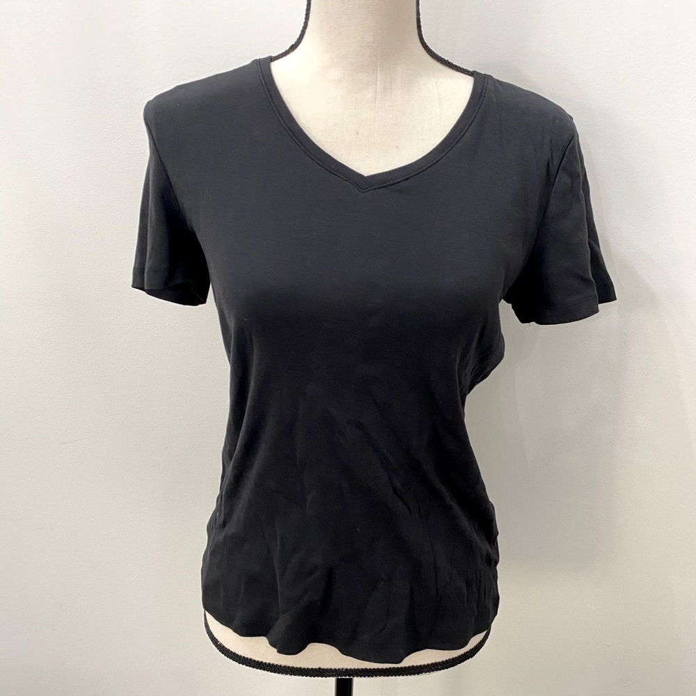 ⭐️2/$15 JONES New York black VNeck tshirt.